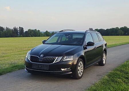 Skoda Octavia 1.6 TDI DSG Style Combi Pano AHK LED
