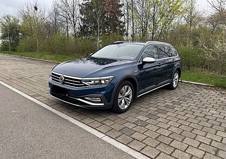 VW Passat Alltrack Volkswagen 2.0 TSI OPF DSG 4MOTION Allt...