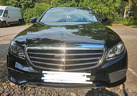 Mercedes-Benz 220