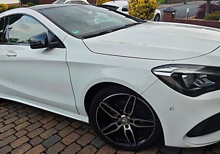 Mercedes-Benz CLA 180 AMG Line | Automatik | Panorama