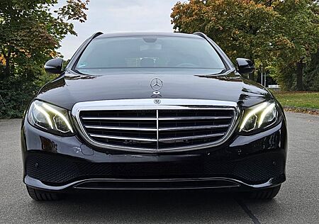 Mercedes-Benz E 220 D T*STANDHEIZUNG*PARKASSISTENT*PARKTRONIC