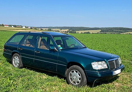 Mercedes-Benz E 220 124er Kombi, Leder, schöne Farbkombination