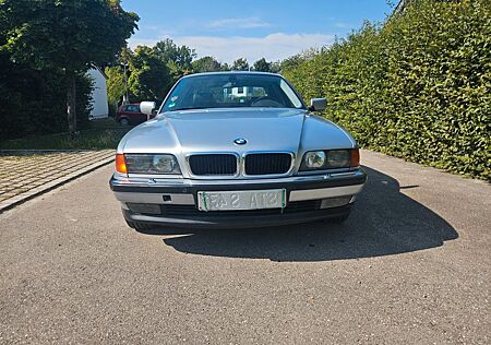 BMW 740i