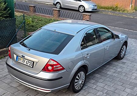 Ford Mondeo 1,8 125 PS Ghia X TÜV NEU 07/2027 AHK