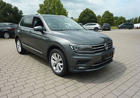VW Tiguan Volkswagen Highline / 4Motion/AHK/Navi/LED