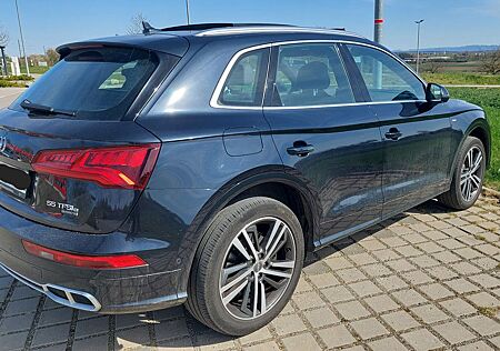 Audi Q5 55 TFSI e S tronic quattro design design