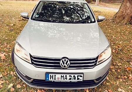 VW Passat gebraucht kaufen VW Passat Volkswagen 1.6 TDI Comfortline BMotion Tech Vari...
