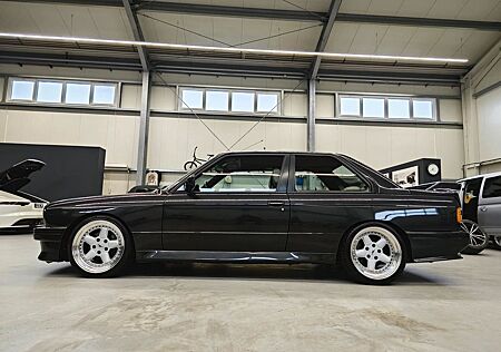 BMW M3 E30 Bj. 1986 200 PS