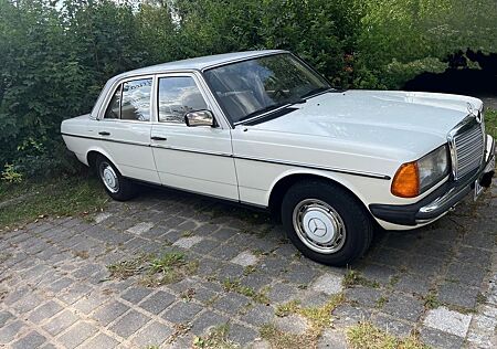 Mercedes-Benz 200