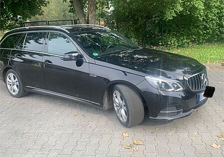 Mercedes-Benz E 220 BlueTEC BE T Edition AVANTG. Auto. Edi...