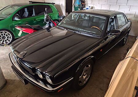 Jaguar XJR