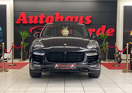 Porsche Cayenne Turbo S PANO/LEDER BLACK-RED/CERAMIC/TOP