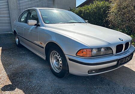 BMW 528i