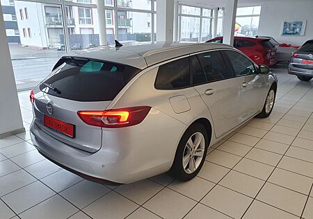 Opel Insignia 24.000 KM. AUTOMATIK DIESEL FAMILIENKOMBI + AHK.