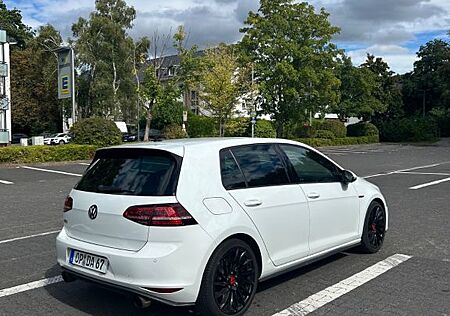 VW Golf Volkswagen 2.0 TSI BMT GTI Performance GTI Performance