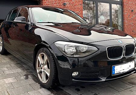 BMW 118d /F20/Automatik/Schiebedach/Tempomat/AHK