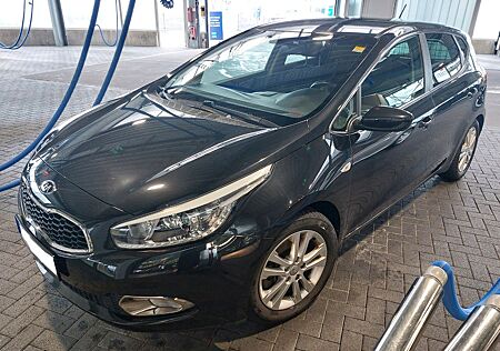 Kia Cee'd / Ceed 1.4 CVVT FIFA World Cup Edition...