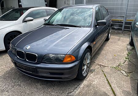 BMW 318i
