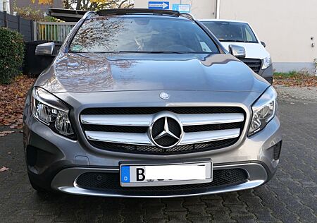 Mercedes-Benz GLA 220 CDI 4MATIC DCT Urban Pano AHK Stand-Hzg