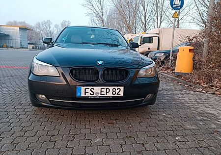BMW 523i -