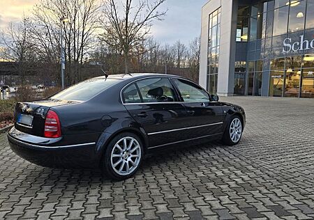 Skoda Superb 1.8 T Elegance Elegance 8-Fach bereift