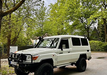 Toyota Land Cruiser GRJ78 4.0 Benzin