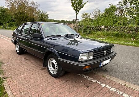 VW Passat Volkswagen 32b Tramp