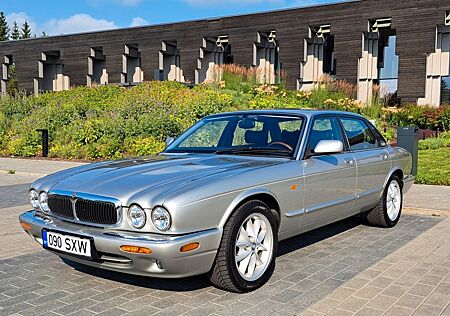 Jaguar XJ Executive 3.2 l, 49 000 km.