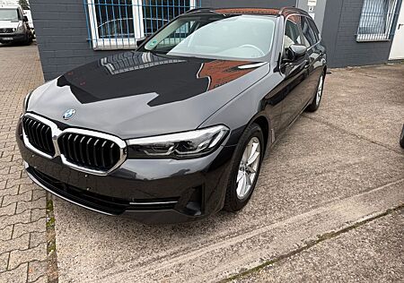 BMW 530 Baureihe 5 Touring d xDrive Connected