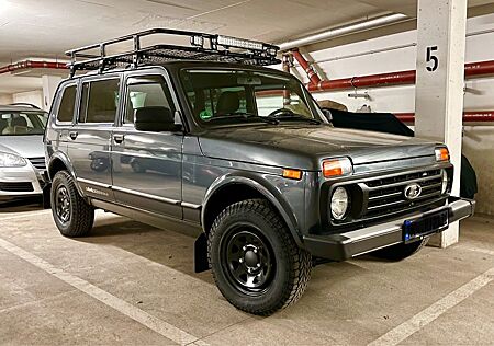 Lada Niva gebraucht kaufen Lada Niva 4x4 LANG KLIMA DOTZ NUR 9500KM LIGHTBAR