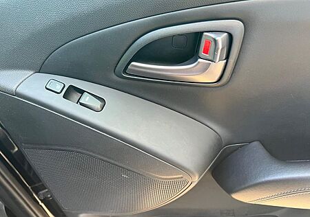 Hyundai ix35 1.7 CRDi FIFA World Cup EDITION Gold 2W...