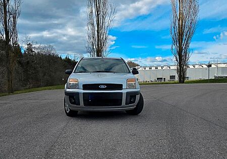 Ford Fusion 1,6 16V + Autom. +