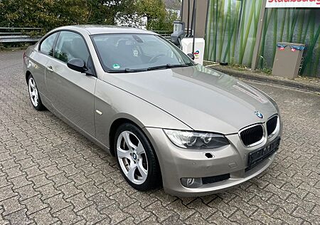 BMW 320i 320 Baureihe 3 Coupe . Motor läuft unruhig