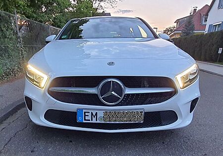 Mercedes-Benz A 200 - Progressive * LED Scheinwerfer Panorama