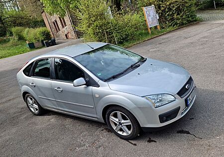 Ford Focus 1,6 Benzin TÜV 1/26