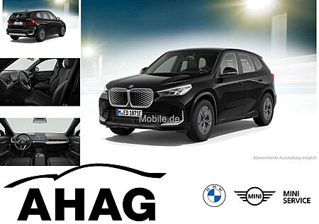 BMW iX1 xDrive30 Adaptives Fahrwerk Sportsitze