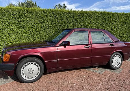 Mercedes-Benz 190 gebraucht kaufen Mercedes-Benz 190 190E AVANTGARDE Rosso