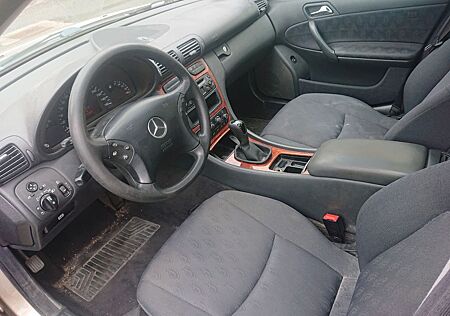 Mercedes-Benz C 180 K HU-2026 Klima