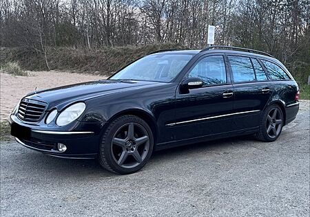 Mercedes-Benz E 240 T AVANTGARDE