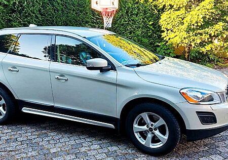 Volvo XC 60 XC60 AWD Geartronic Summum Exc. 1a Zustand