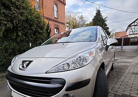 Peugeot 207 1,4 5Türer Limousine 90 PS 54000km