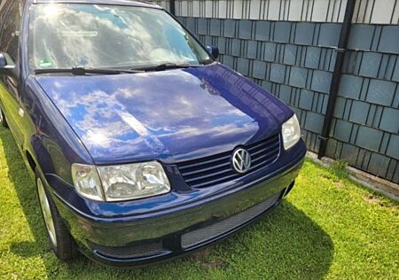 VW Polo Volkswagen 1.4 44kW Basis