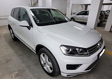 VW Touareg Volkswagen 3.0 V6,262 PS, TDI ,PANO , AHK, NAVI
