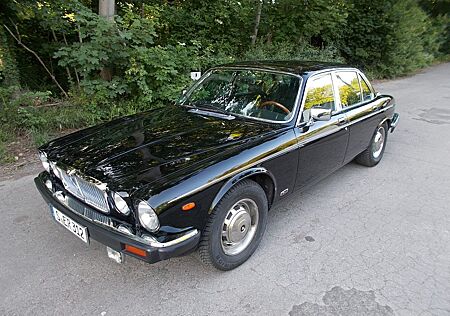 Jaguar XJ12 H- 1991, seit 22 Jahren in 2. Hand, Garage