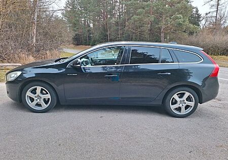 Volvo V60 D3 Momentum 8fach Scheckheftgepflegt