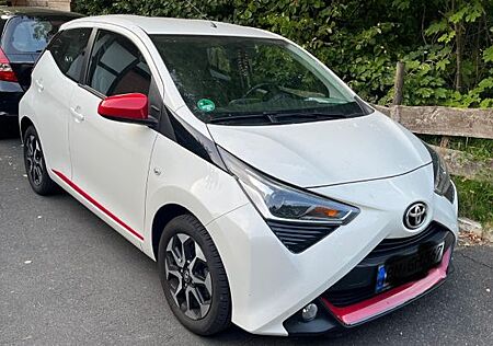Toyota Aygo (X) Aygo (X) 1,0-l-VVT-i x-play club x-play club