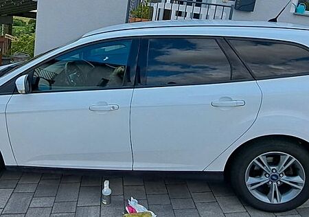 Ford Focus 1,0 EcoBoost 74kW Ambiente Turnier Amb...