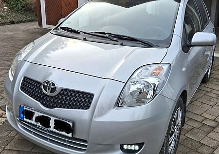 Toyota Yaris 1,3-l-VVT-i Executive Executive
