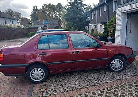 VW Vento Volkswagen 1.8 GLX 55KW Auto GLX