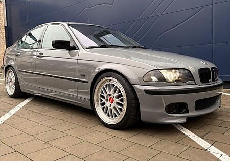 BMW 330i -